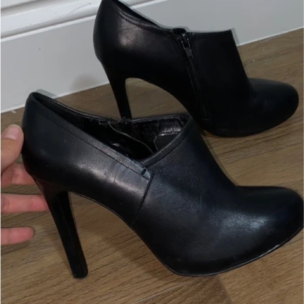 Sleek Black Heeled Boots for Women
